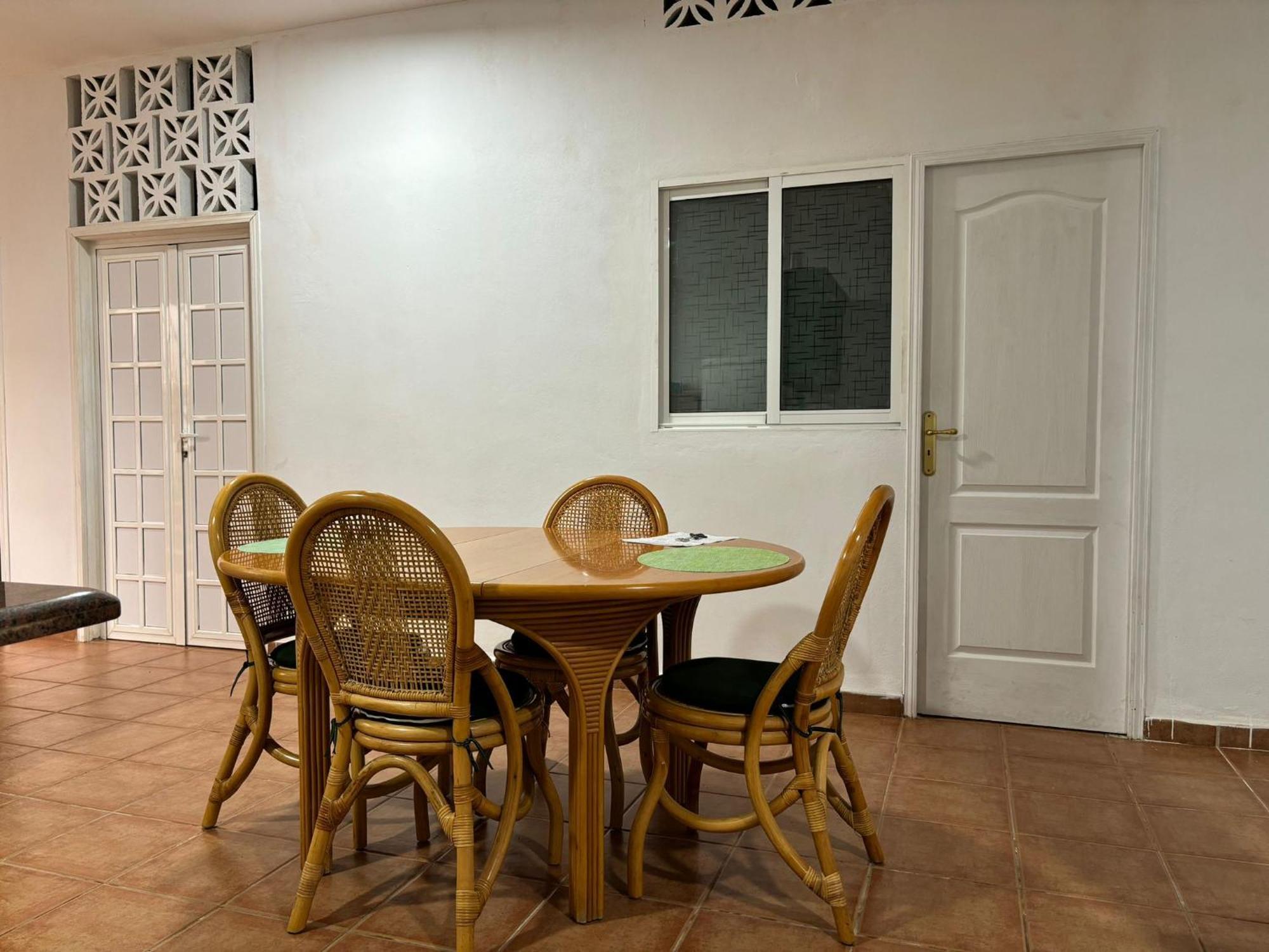 Habitacion En Un Bajo 2 Camas Individual Casa Compartida Abades  Exterior foto
